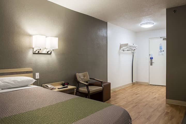 Room 8 of 29