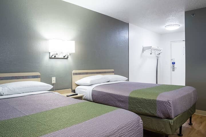 Room 10 of 29