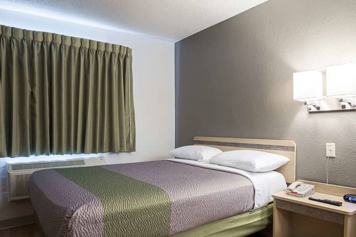 Room 12 of 29