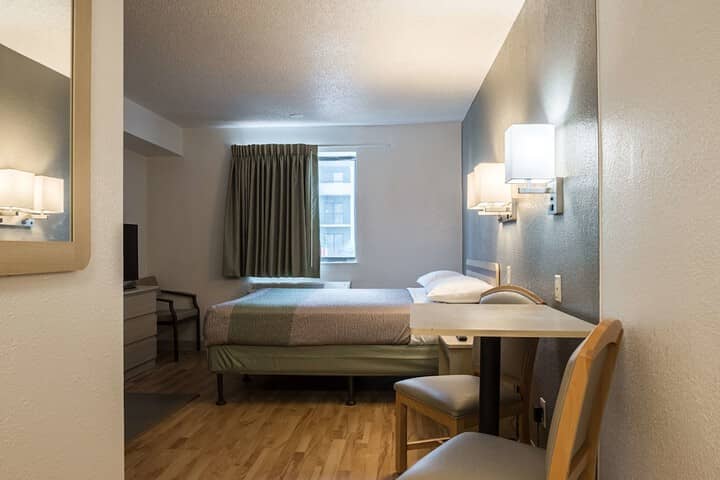 Room 11 of 29